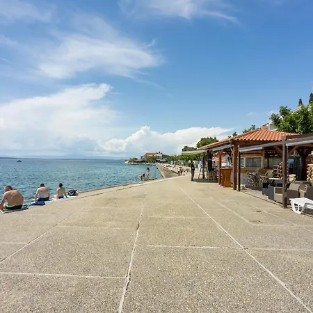 Penzion And With Parking Space Selce, Crikvenica - 2362 2*