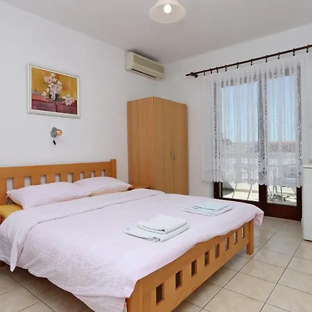 Guest house And With Parking Space Selce, Crikvenica - 2362