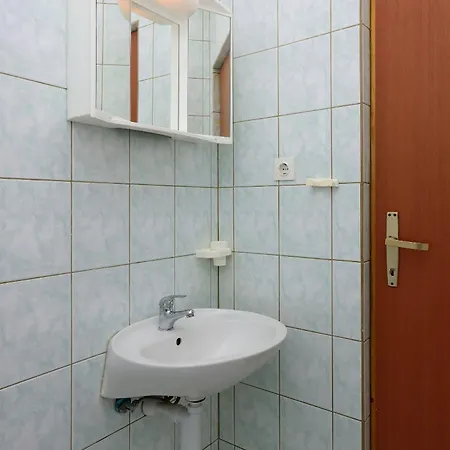 Guest house And With Parking Space Selce, Crikvenica - 2362 2*