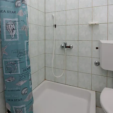 Guest house And With Parking Space Selce, Crikvenica - 2362 Selce